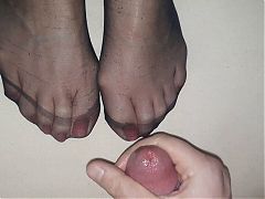 Cum on wifes nylon feet